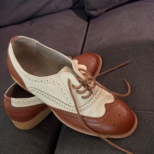 Wanted/ModCloth Oxford shoes | Brown and Cream US 9